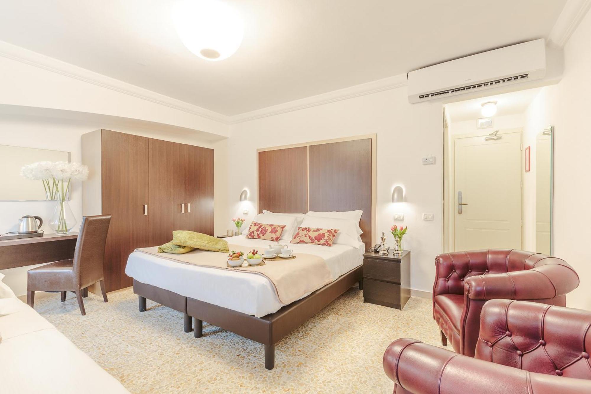 Triple Room,1562929084:JPEG